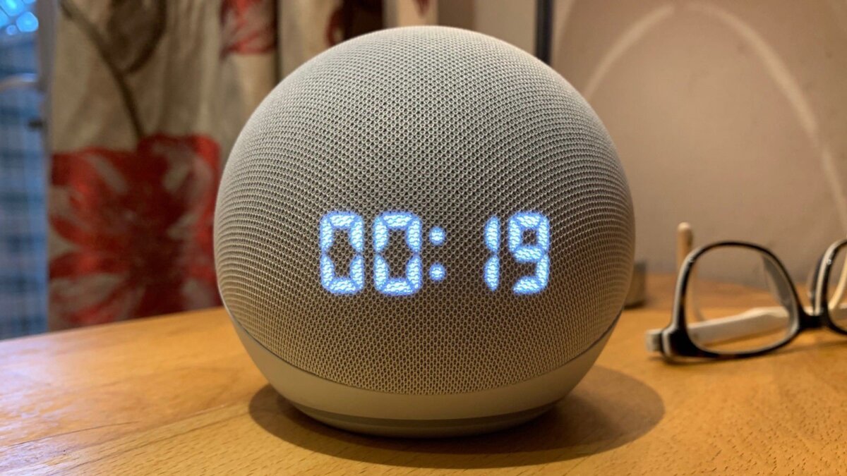 Amazon Echo Dot 4 Parlante Inteligent Con Reloj Alexa Blanco - Imagen 3